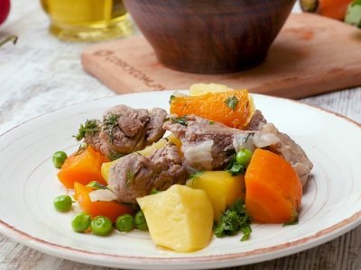 Как приготовить жаркое в горшочках