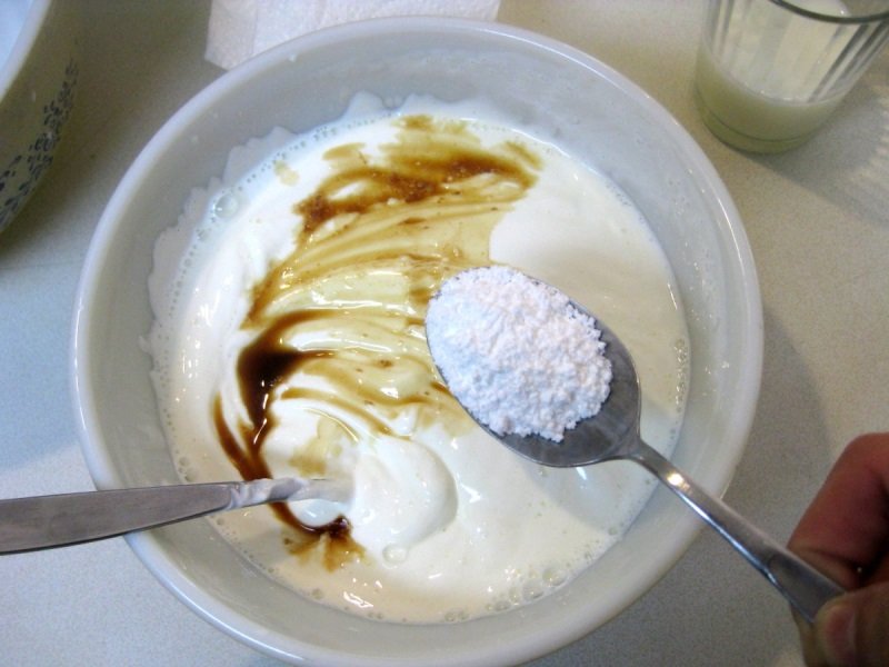 сметанный торт с фруктами