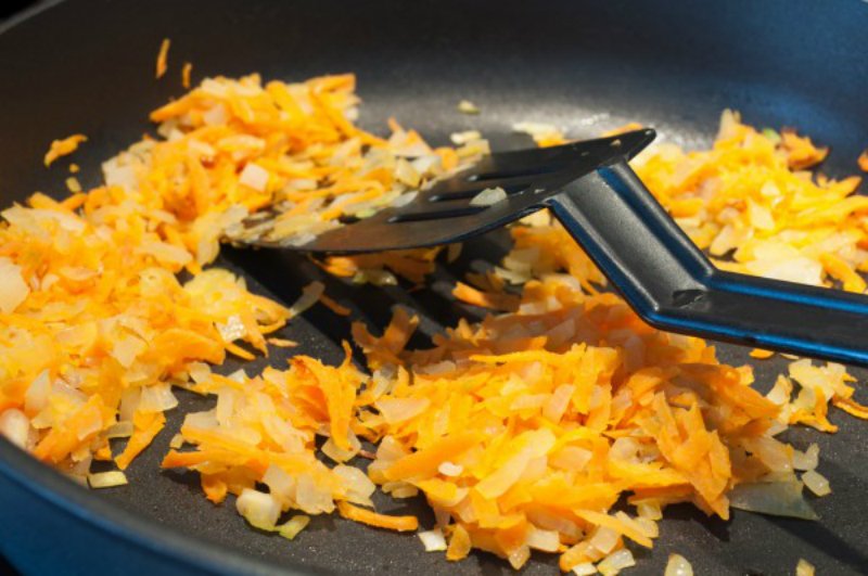 зажарка лук с морковью