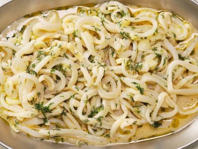 Кальмары в чесночном соусе