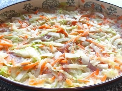 Запеченная капуста с курицей в сливочном соусе