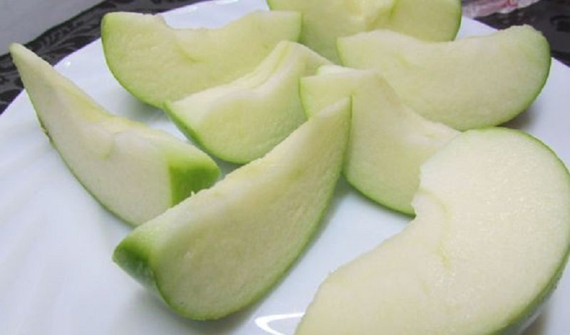 резать яблоки