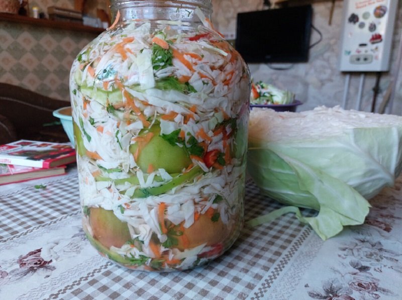закваска капусты с помидорами