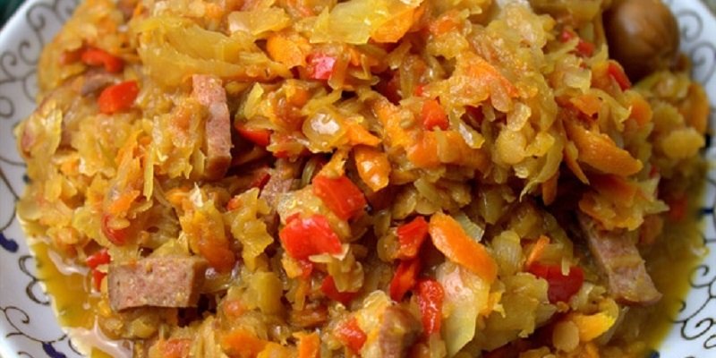 тушеная капуста с чечевицей