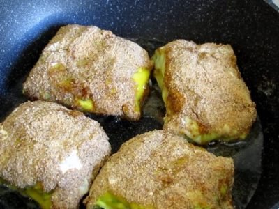 Капустные конвертики в кляре с начинкой