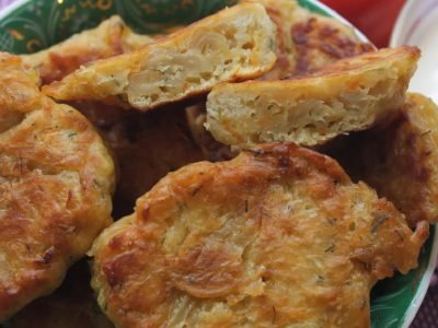 Капустные оладьи с сыром