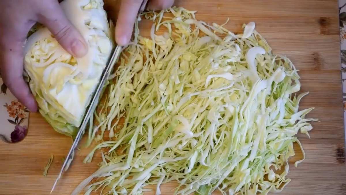 Знакомый капустный салат с огурцом по новому рецепту - Со Вкусом