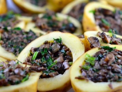 Картофель, фаршированный грибами