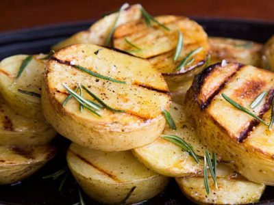Ароматный картофель на мангале
