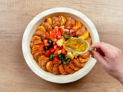 Картофель с котлетами в духовке