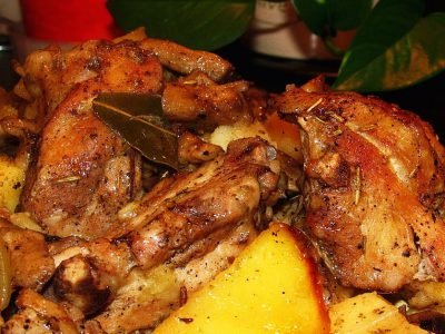 Картофель с курицей в духовке
