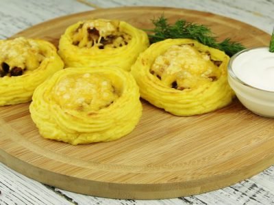Картофельные гнезда с грибами