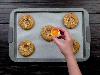 Картофельные гнезда с яйцом в духовке