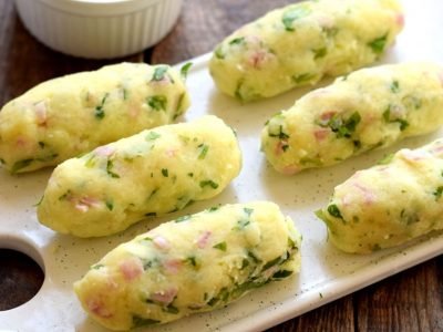 Картофельные палочки с сыром и зеленью