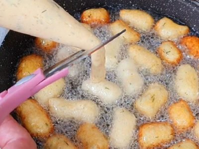 Картофельные пончики во фритюре