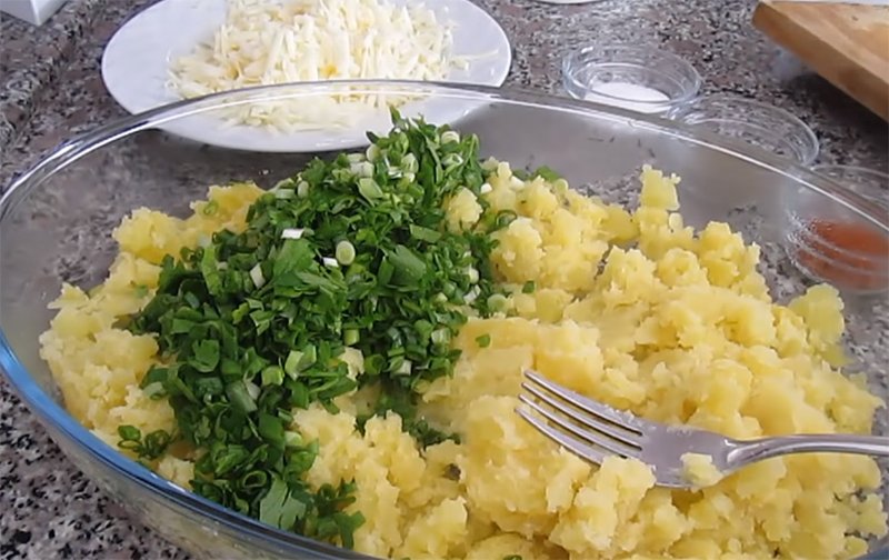 картофель с зеленью