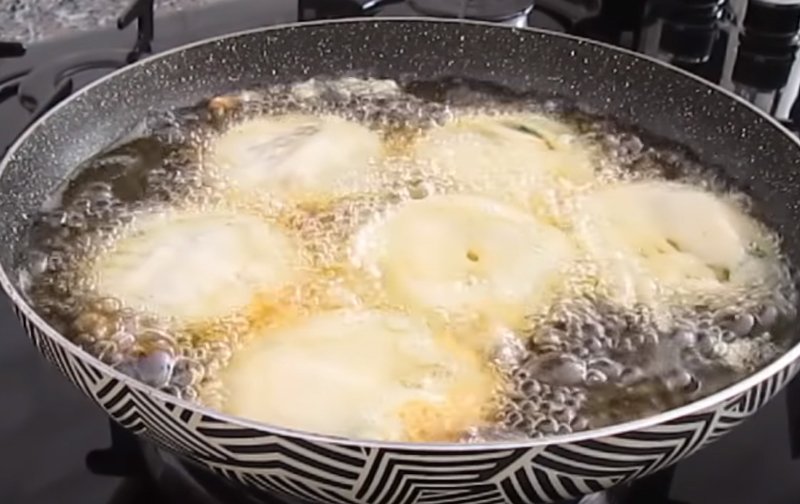 пончики на сковороде