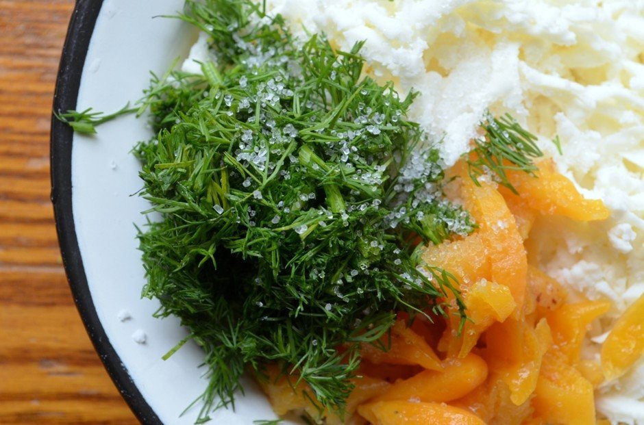 рубленый укроп и курага