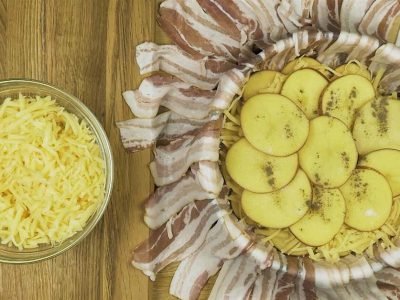 Картофельный тарт с беконом и сыром