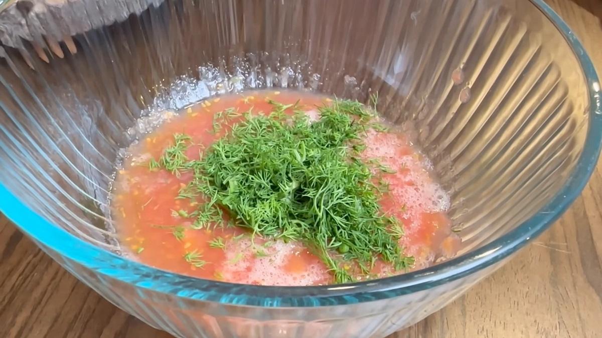 томаты и укроп