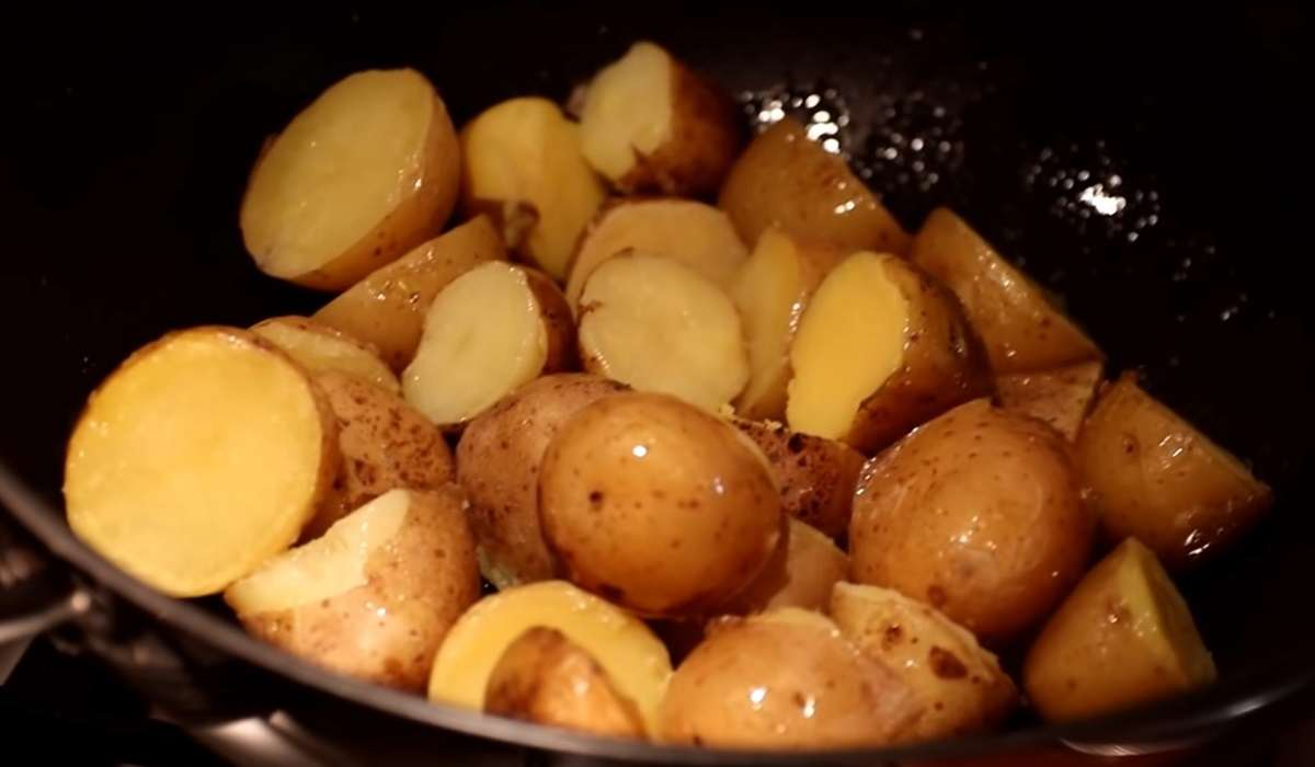 картошка на сковороде