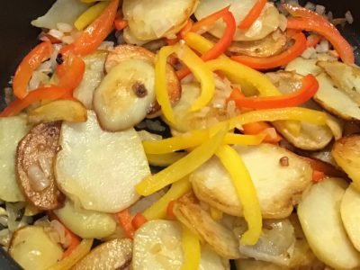 Жареная картошка с болгарским перцем