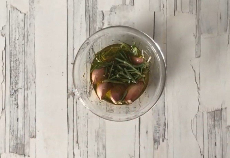 розмарин с чесноком в масле