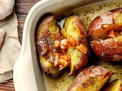 Картошка с салом в духовке: как запечь