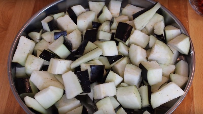нарезанные баклажаны
