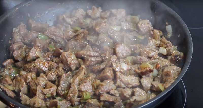 жареное с луком мясо