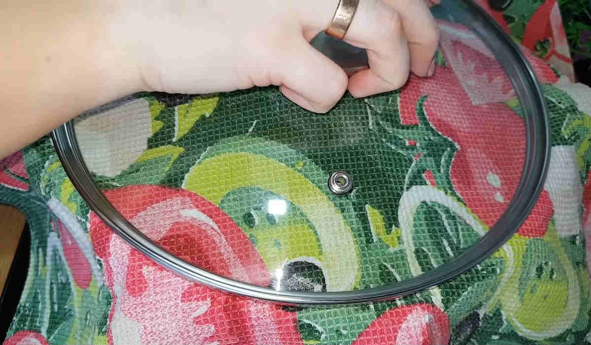 кастрюля на плите