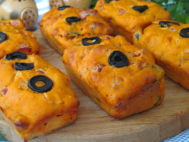 как готовить кексы с колбасой