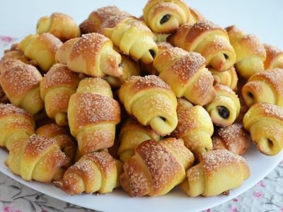 Румяные кифлики на вине