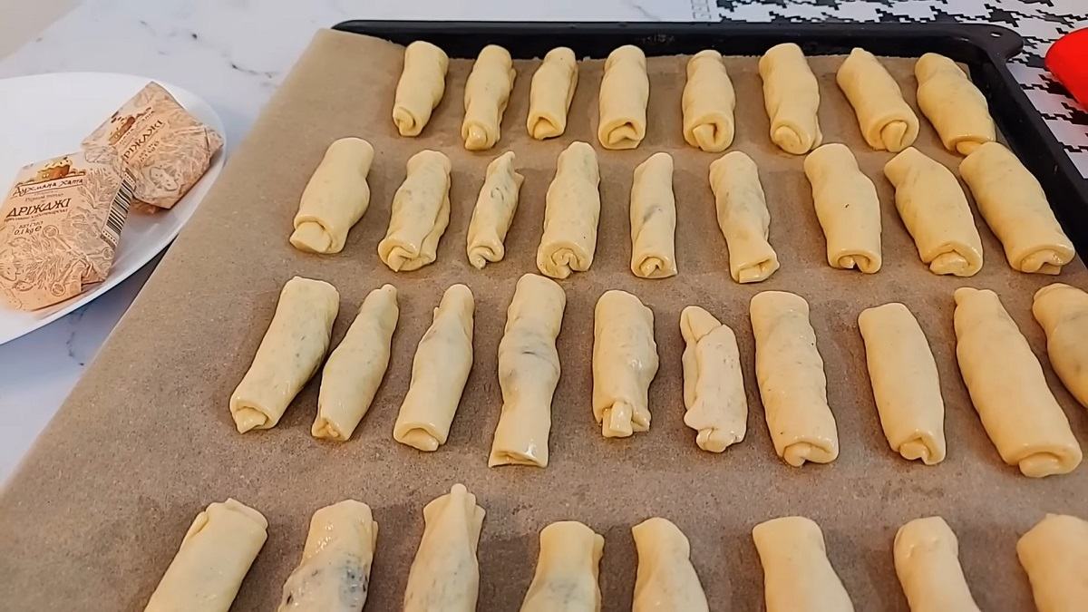 кифлики на противне