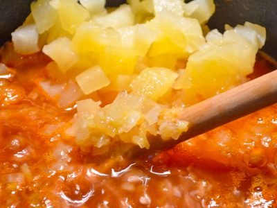 Кисло-сладкий соус с ананасами