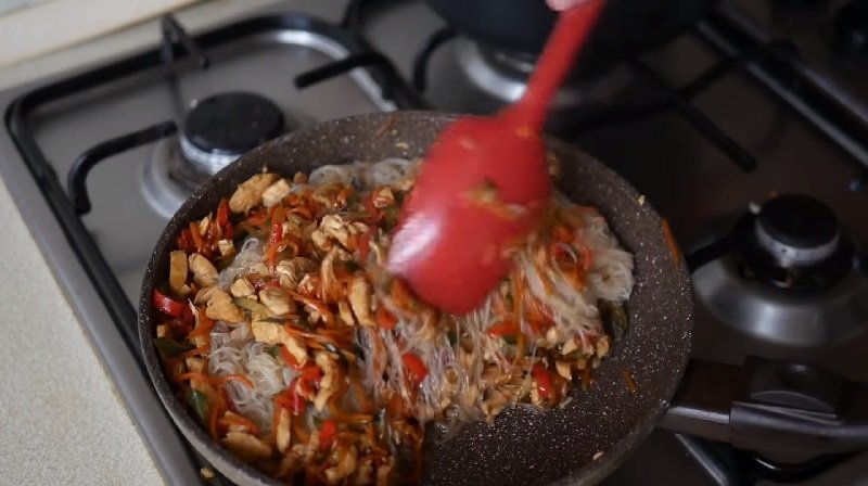 фунчоза с курицей и овощами