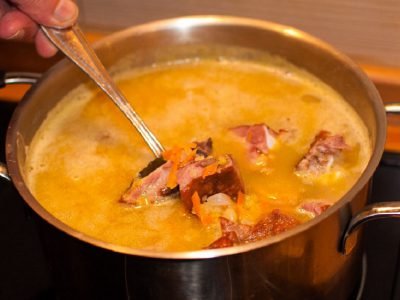 Классический гороховый суп с копченостями