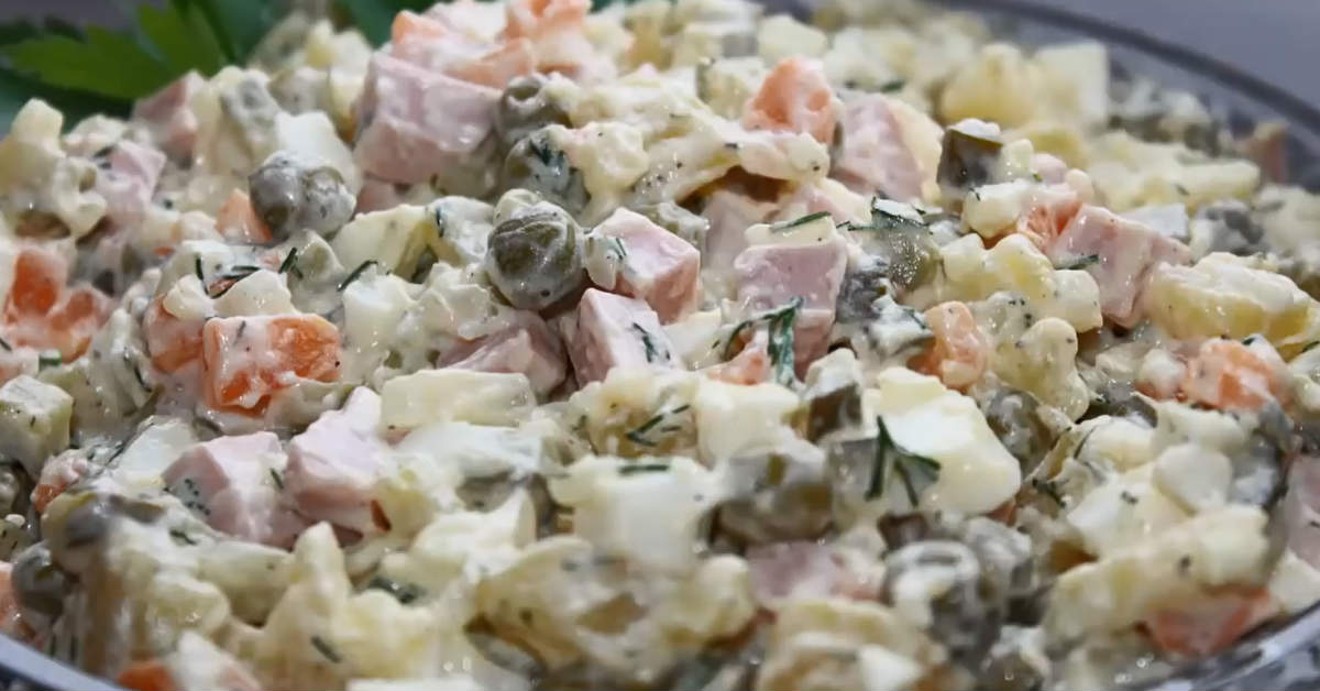 оливье с солеными огурцами