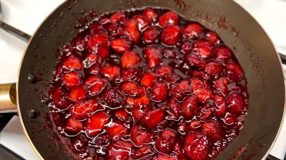 клубничный десерт без выпечки