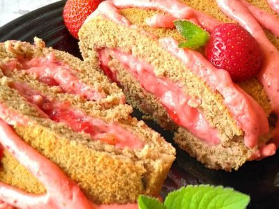 Клубничный рулет