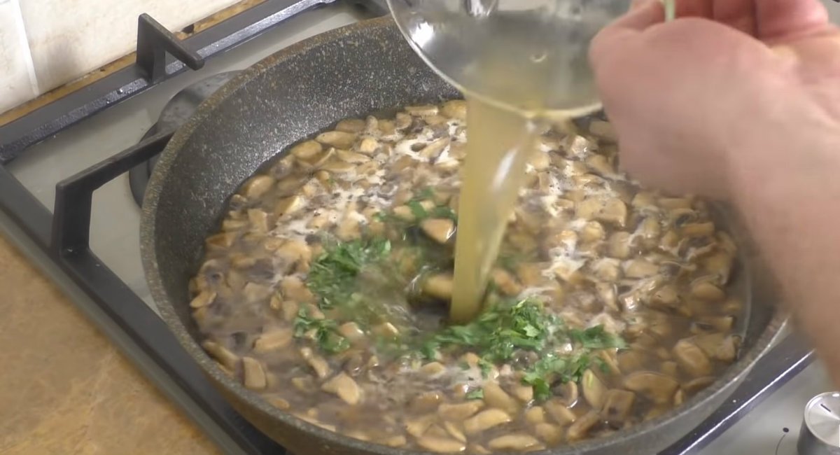 грибы с зеленью