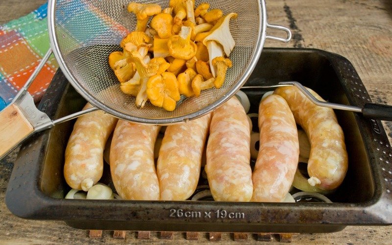 домашние колбаски с грибами