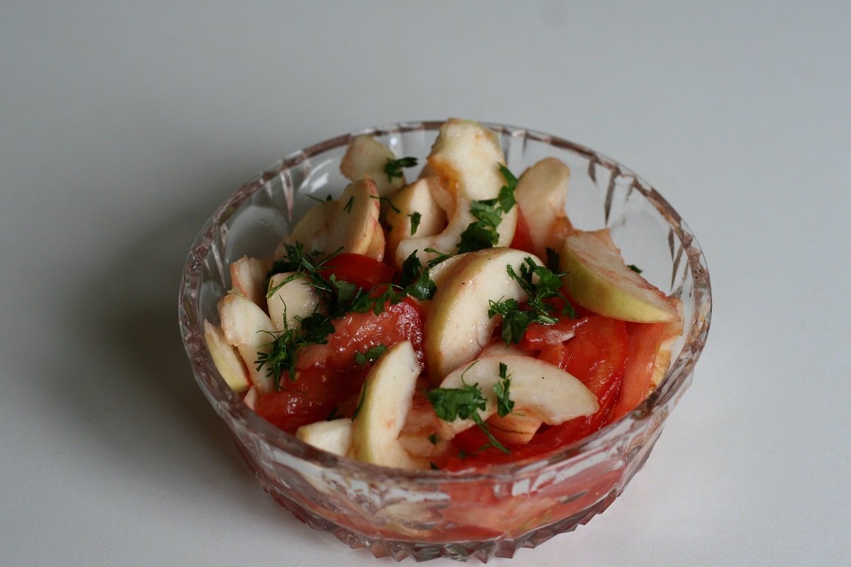 Салат из яблок помидоров и огурцов