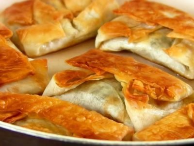 Конвертики из лаваша с тушеной капустой