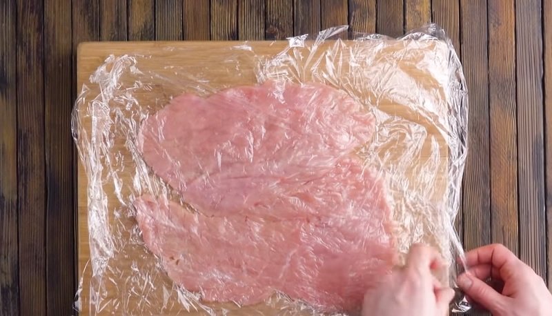 отбивать куриное филе фото