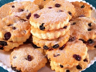 Коржики с изюмом