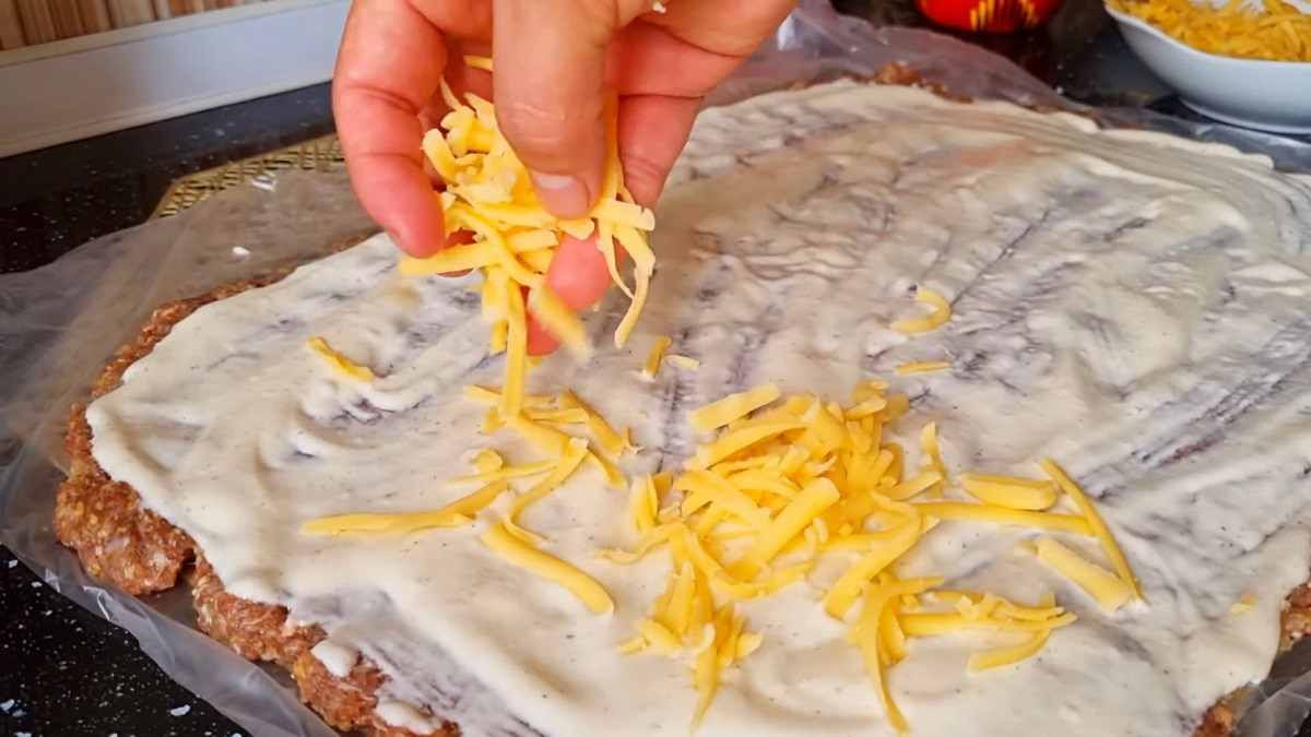 смазанный майонезом рулет