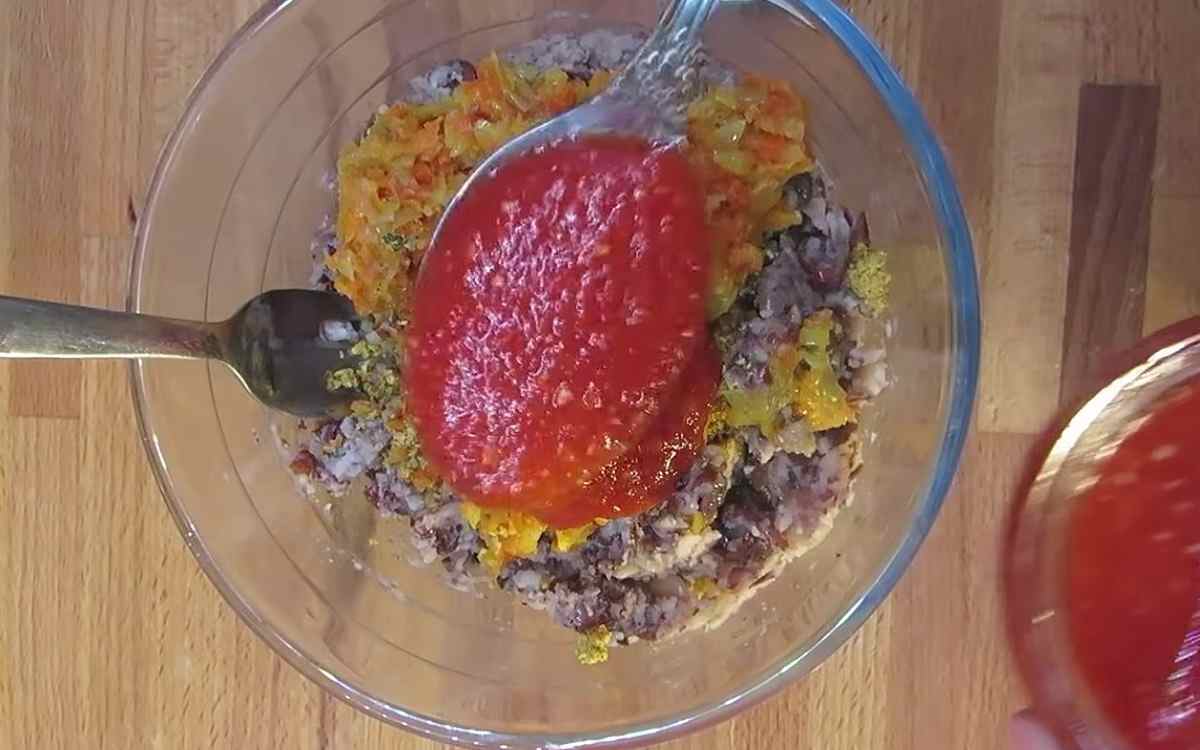 добавление кетчупа