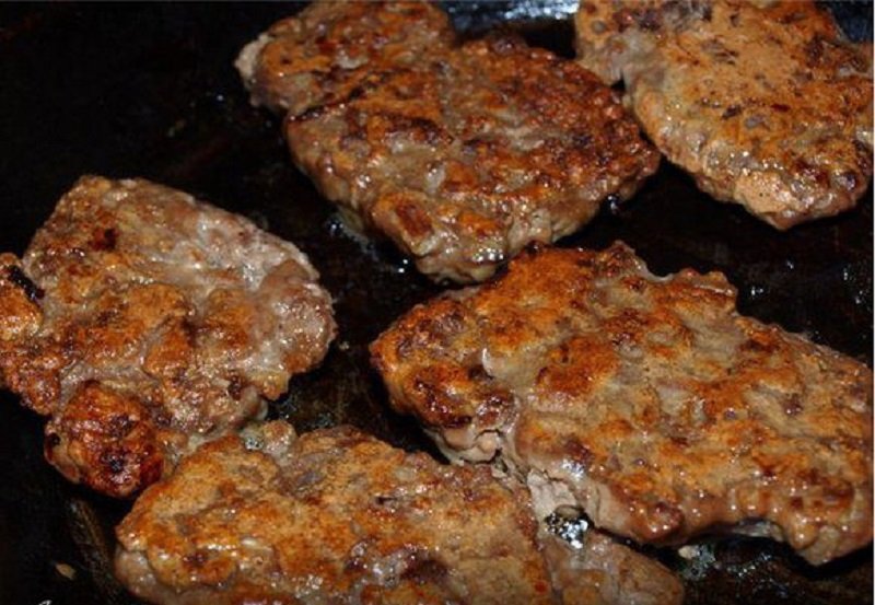 жарка котлет с печени и морковки