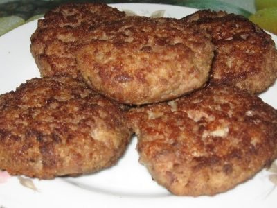 Котлеты из куриных желудков на сковороде